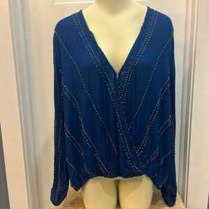 Chloe Oliver Anthropologie Women’s Long Sleeve Navy Top Blouse Stud Details Sz L